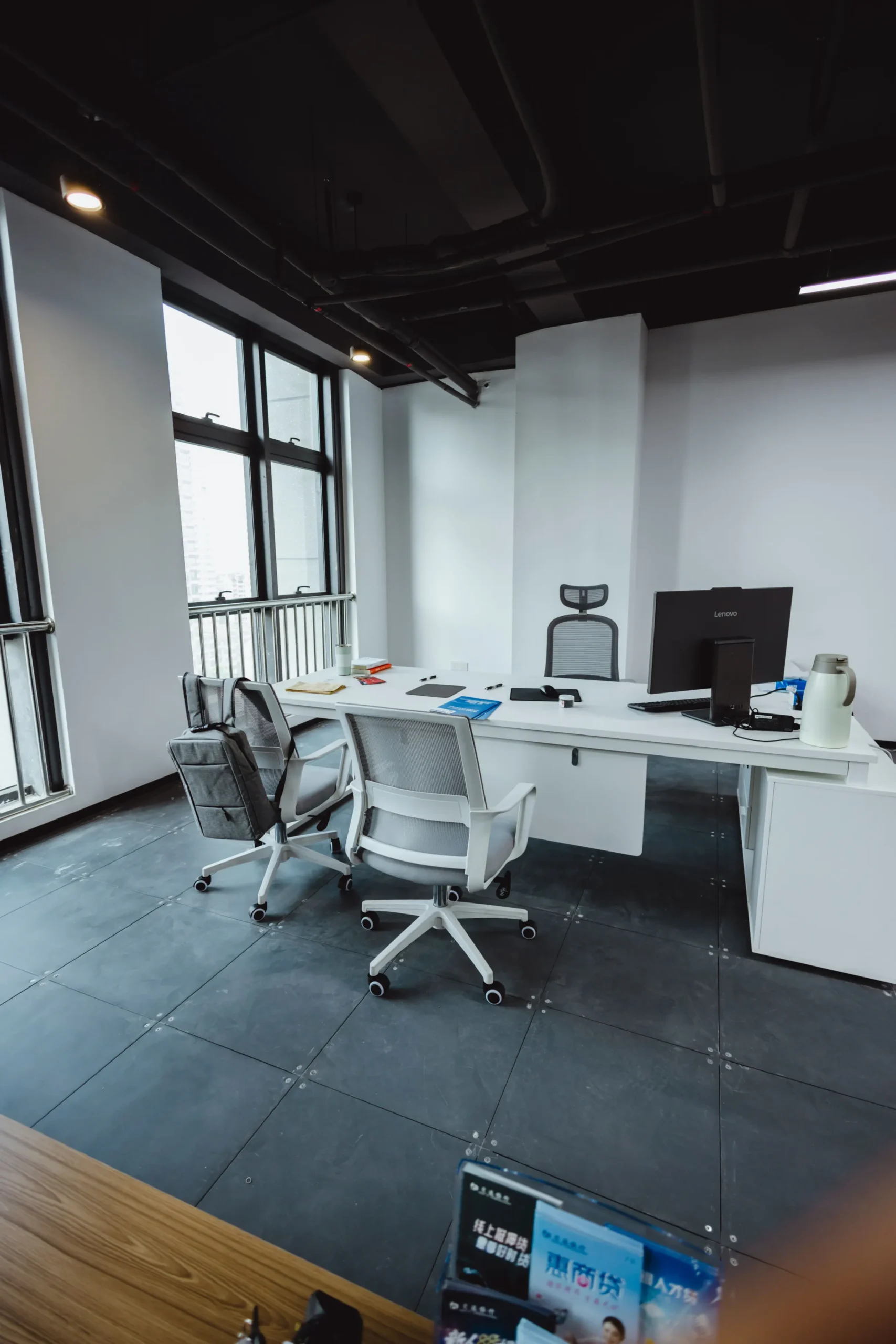 Minimalistischer moderner Arbeitsplatz